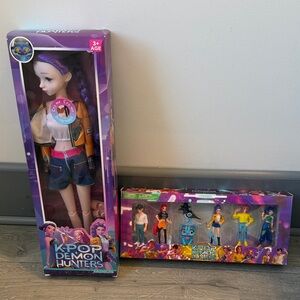 K-Pop Demon Hunters Fashion Doll and Complete Mini Figure set